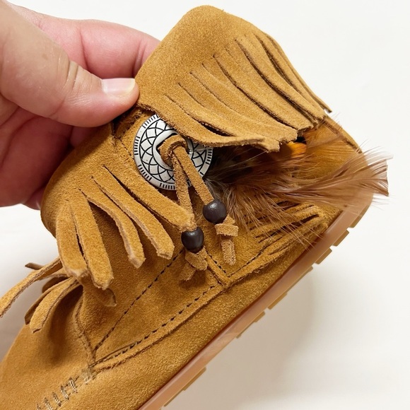 Minnetonka Womens Brown Suede Leather Feather Concho Beaded Low Boot Size 10 - Picture 7 of 10